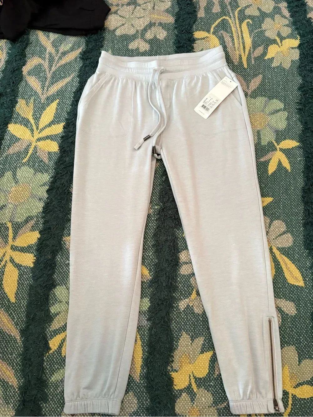 NWT Lole Madelina Light grey Heather Sweatpants with zipper side Small